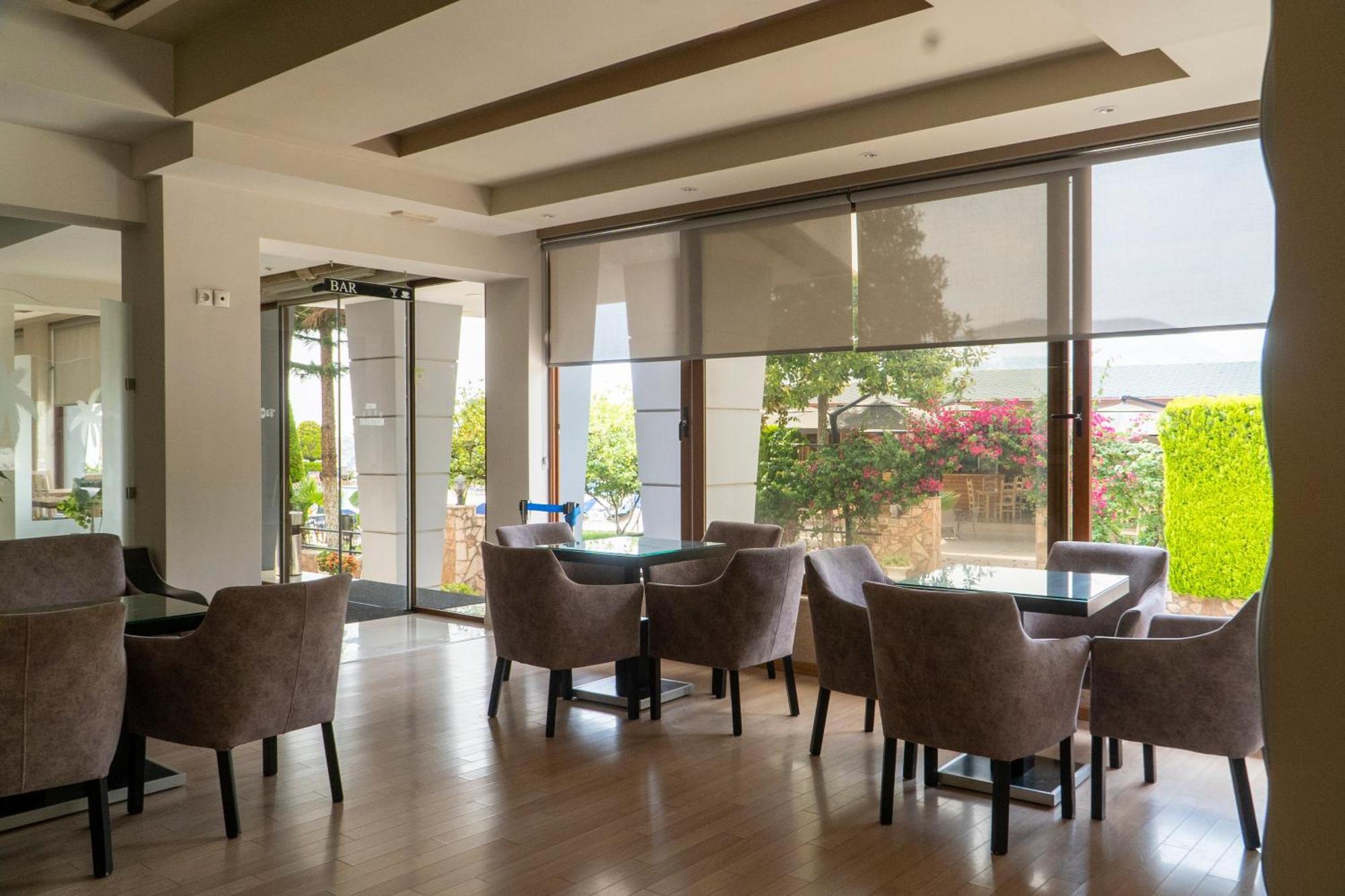 Hotel Mediterrane Sarande Bagian luar foto