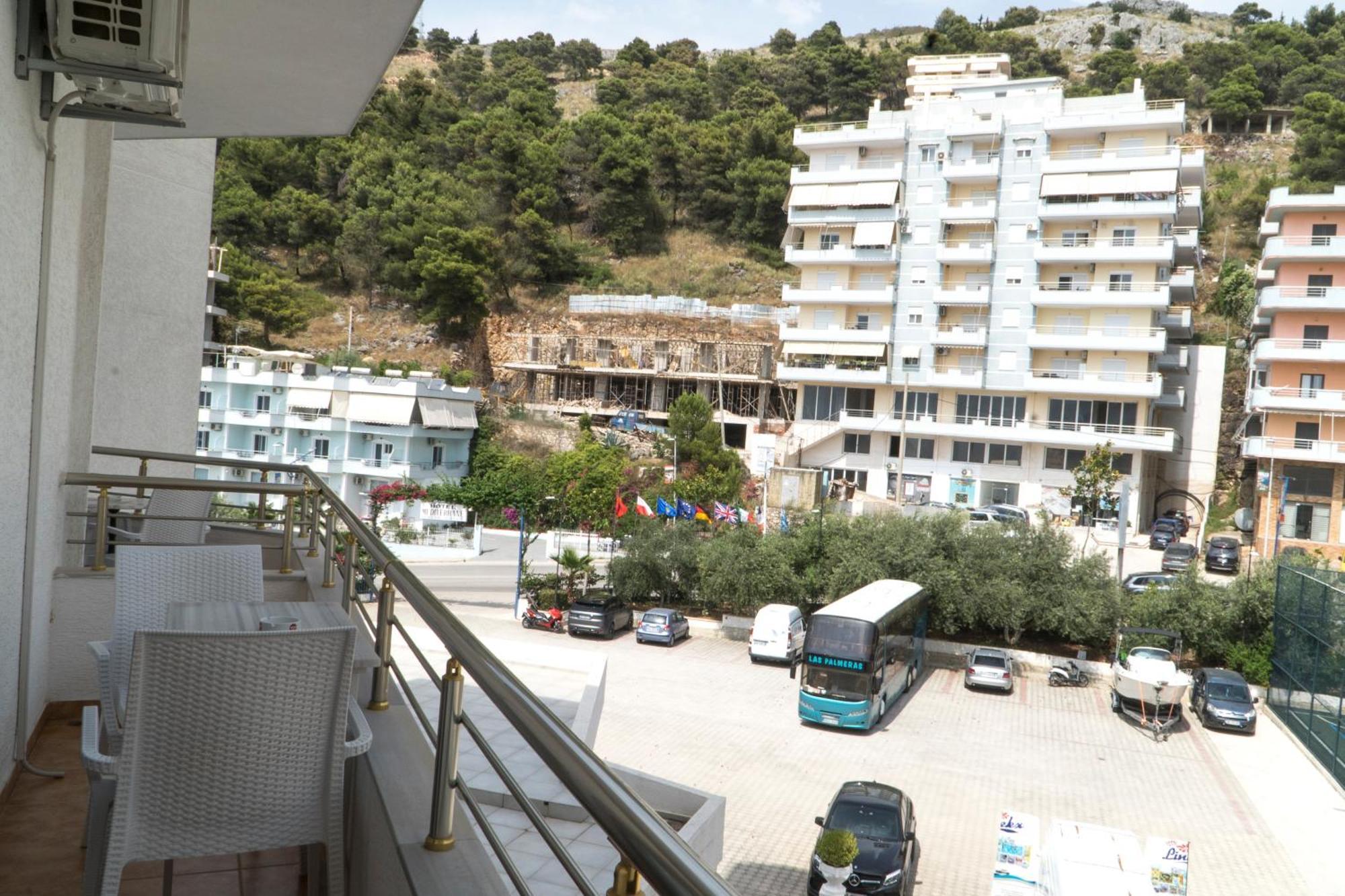 Hotel Mediterrane Sarande Bagian luar foto