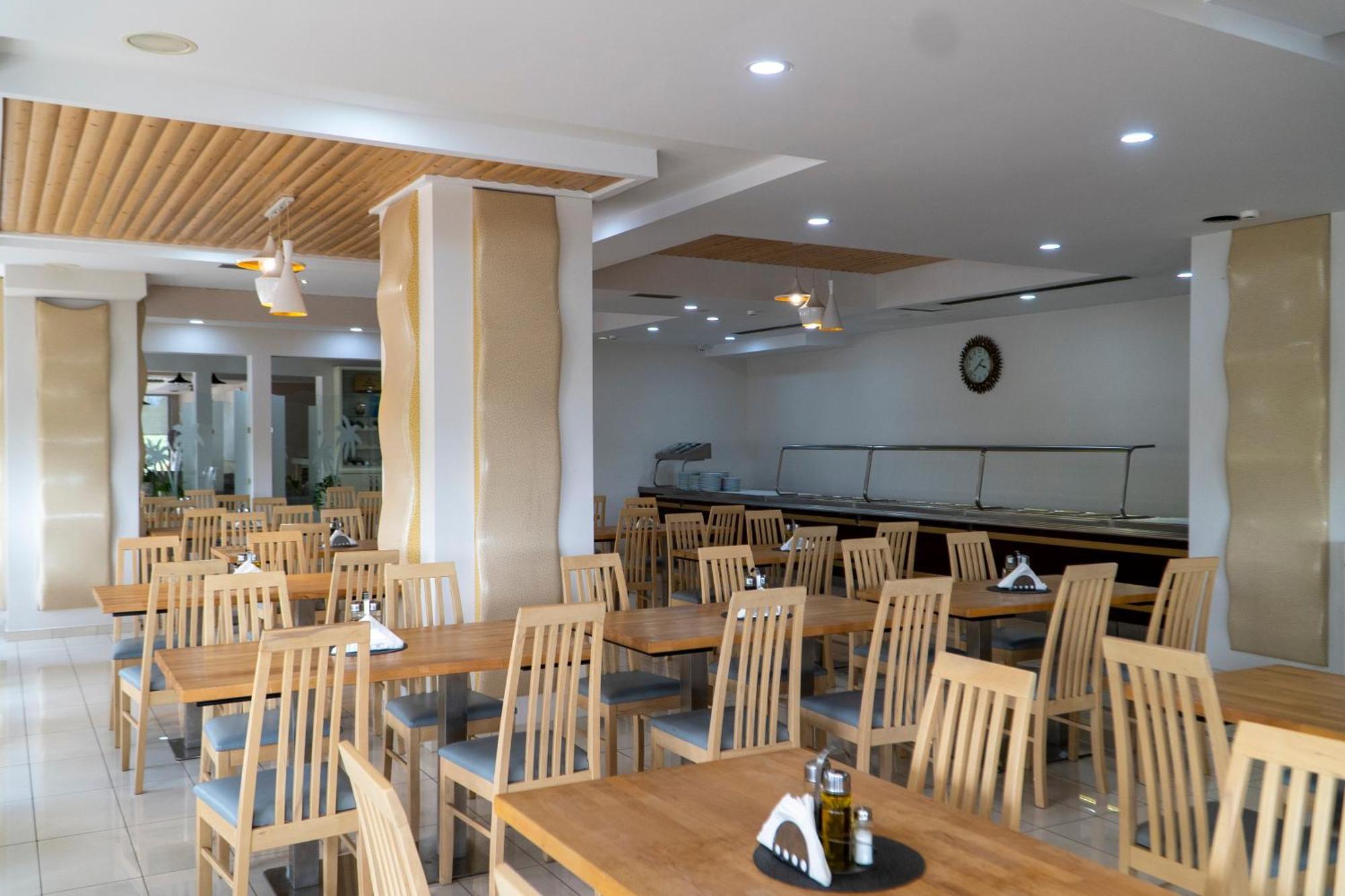 Hotel Mediterrane Sarande Bagian luar foto