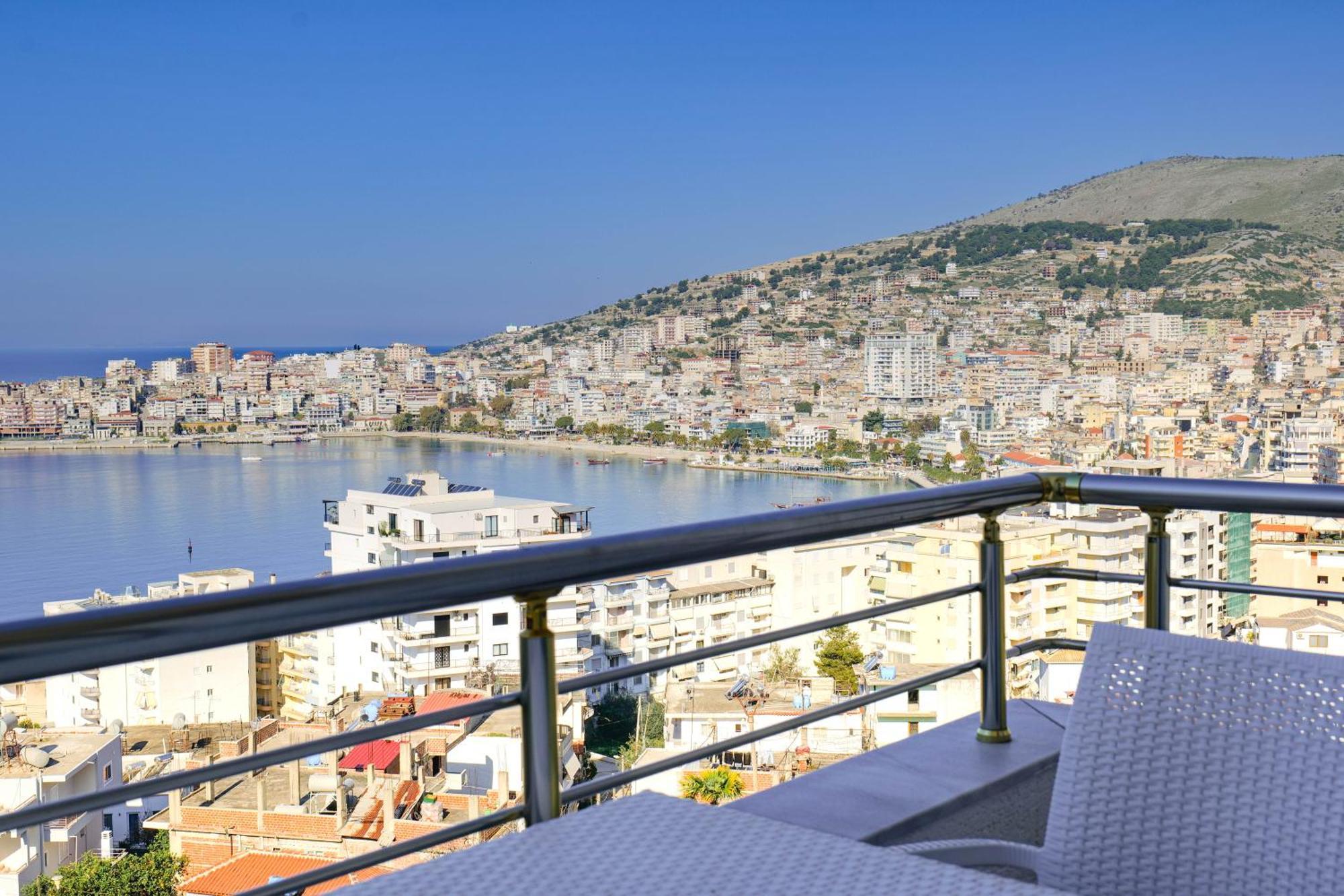 Hotel Mediterrane Sarande Bagian luar foto