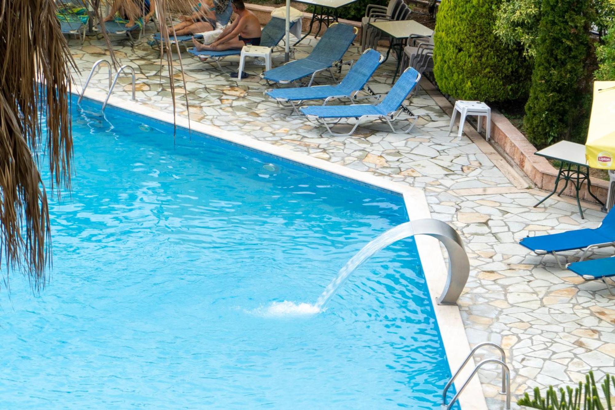 Hotel Mediterrane Sarande Bagian luar foto