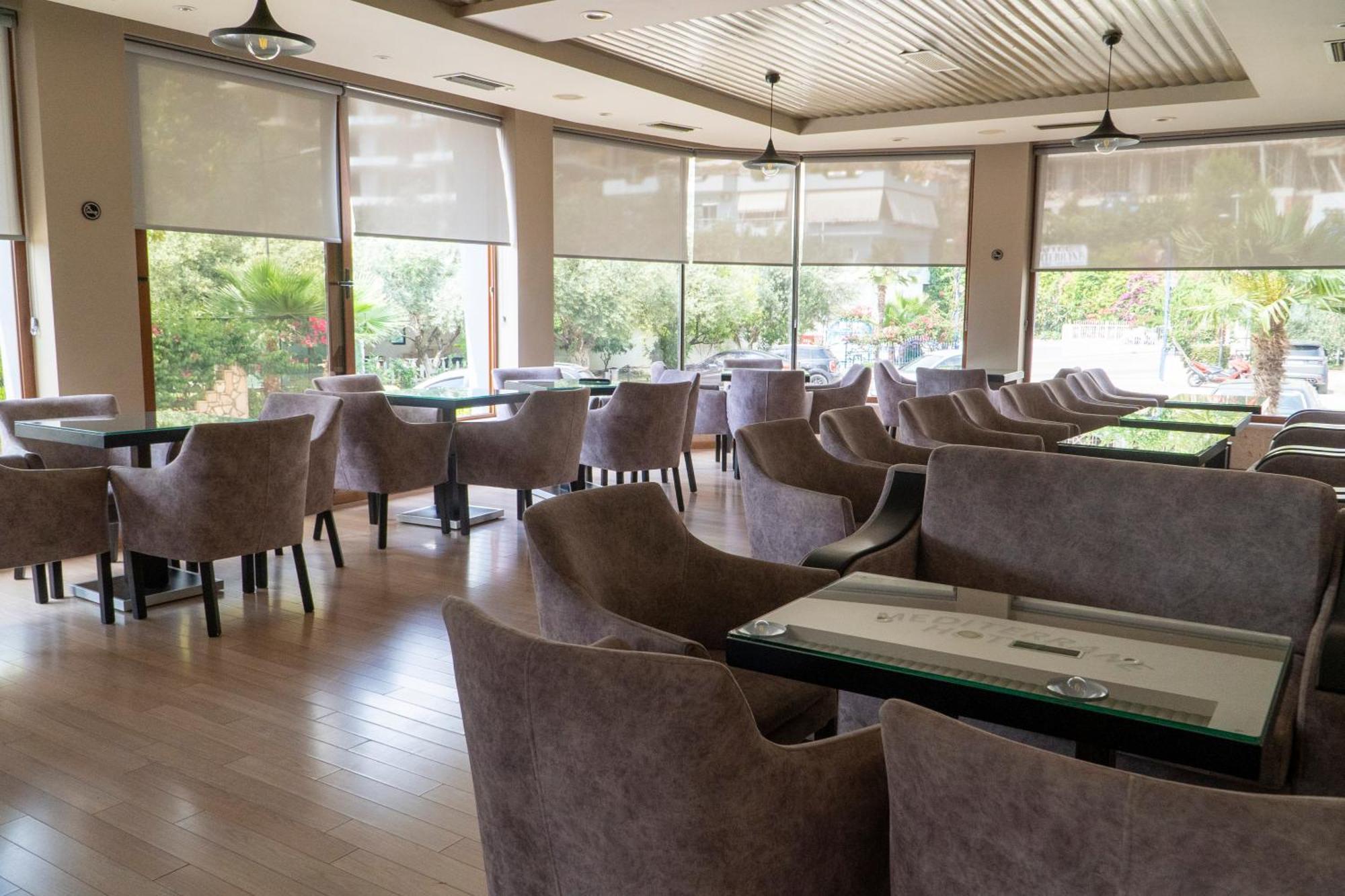 Hotel Mediterrane Sarande Bagian luar foto