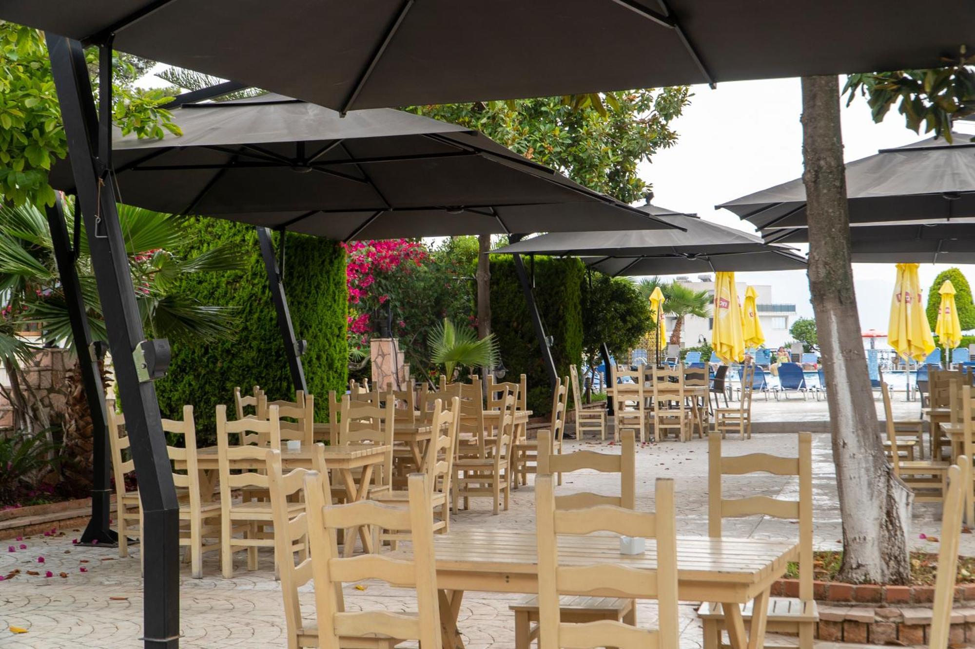 Hotel Mediterrane Sarande Bagian luar foto