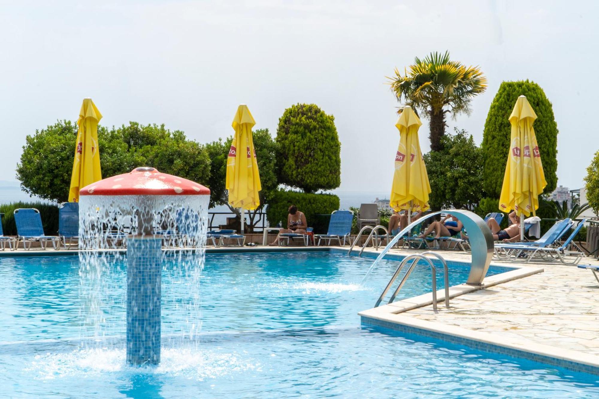 Hotel Mediterrane Sarande Bagian luar foto