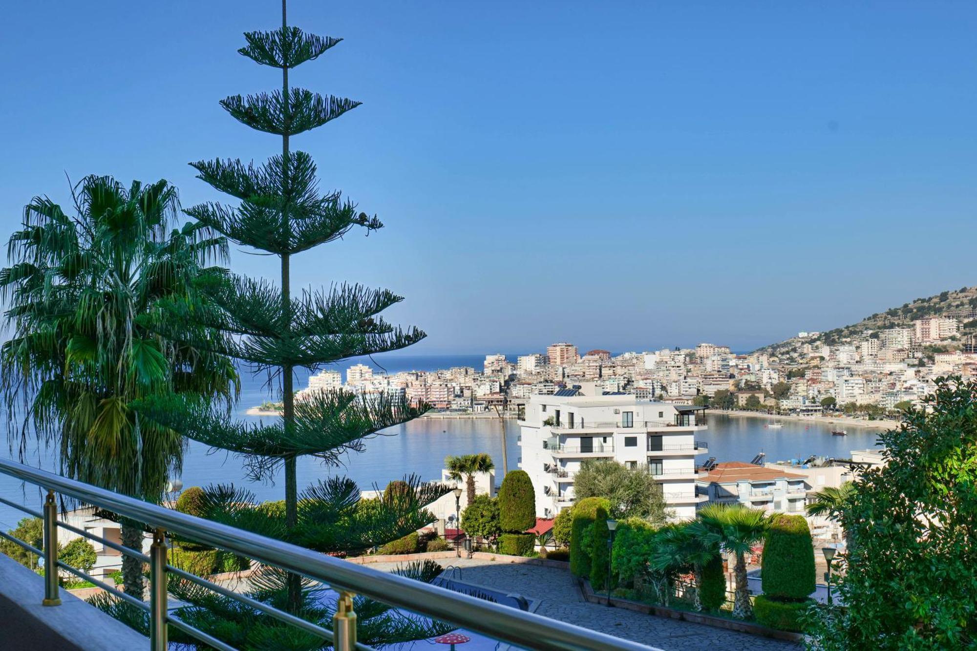 Hotel Mediterrane Sarande Bagian luar foto