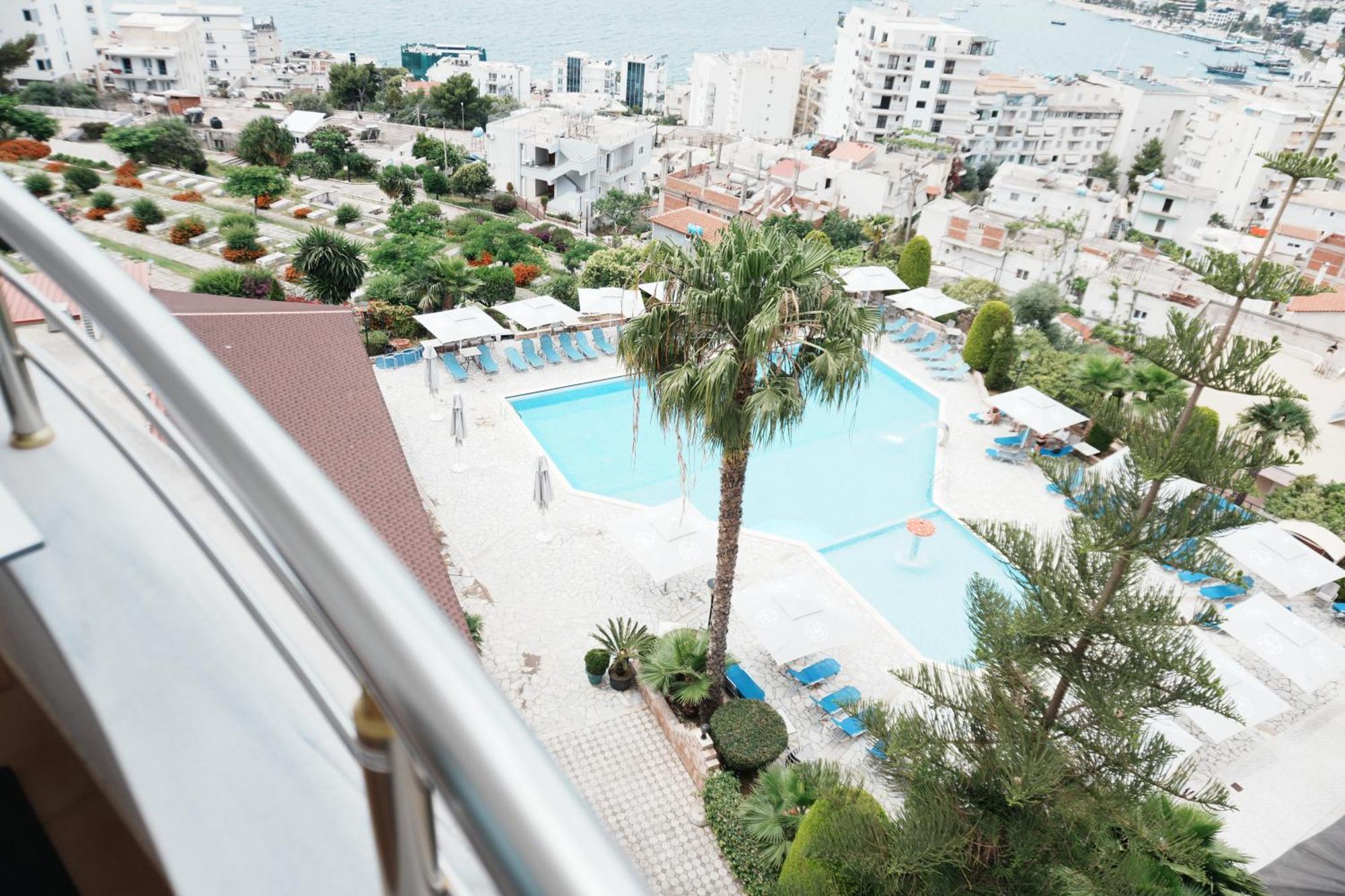 Hotel Mediterrane Sarande Bagian luar foto