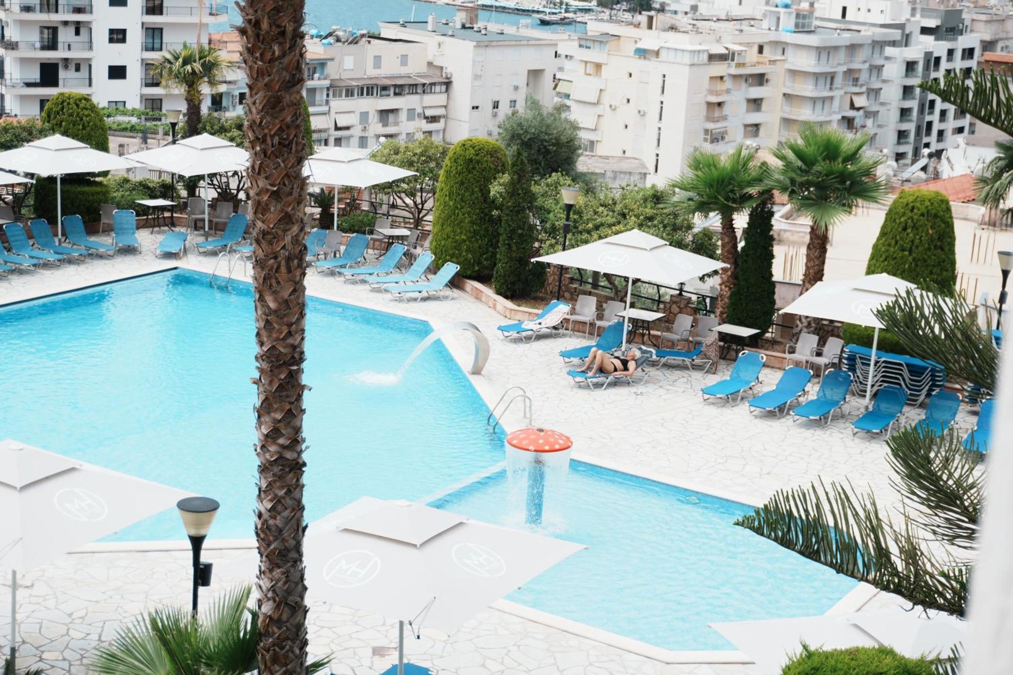 Hotel Mediterrane Sarande Bagian luar foto
