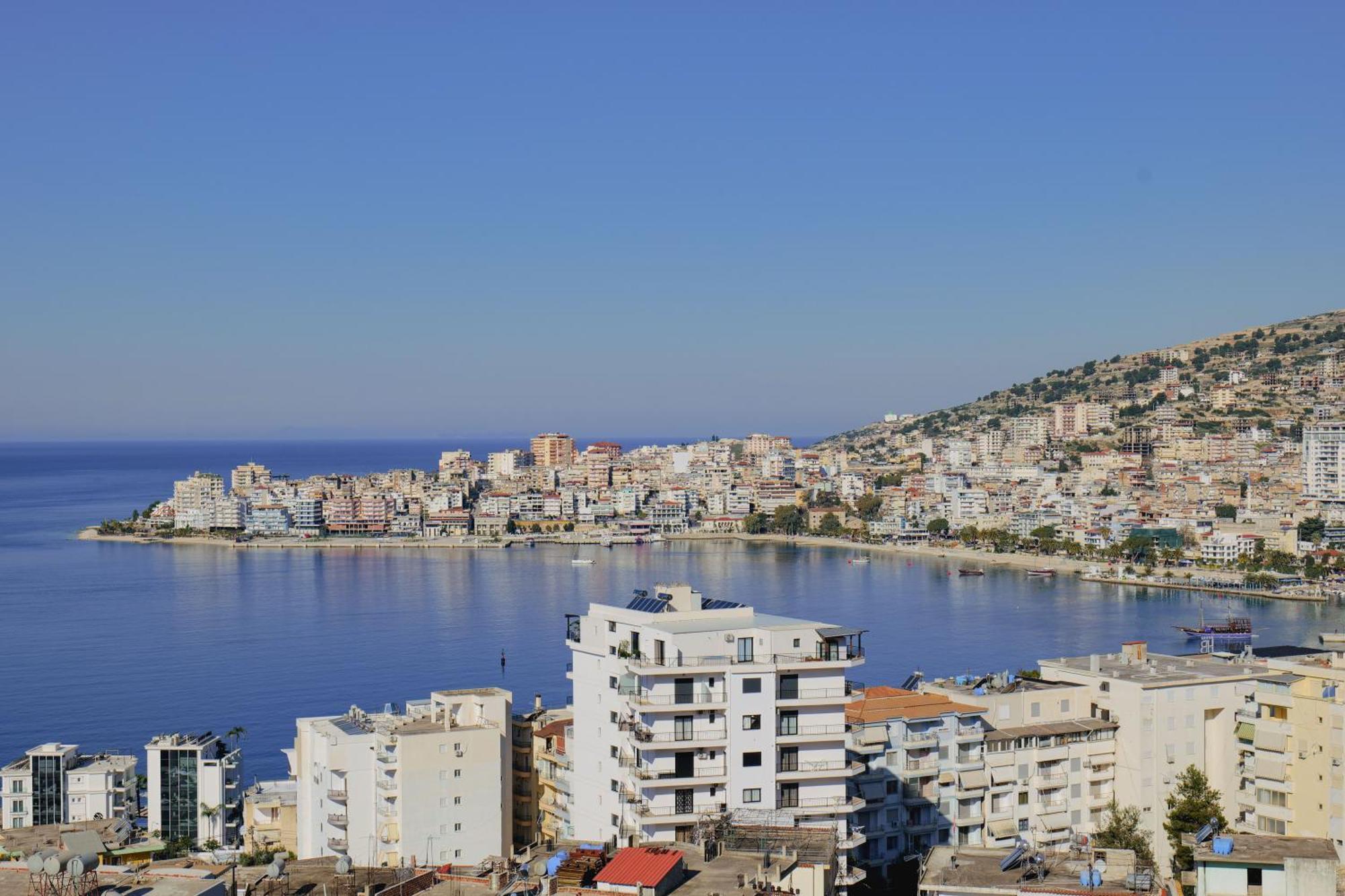Hotel Mediterrane Sarande Bagian luar foto