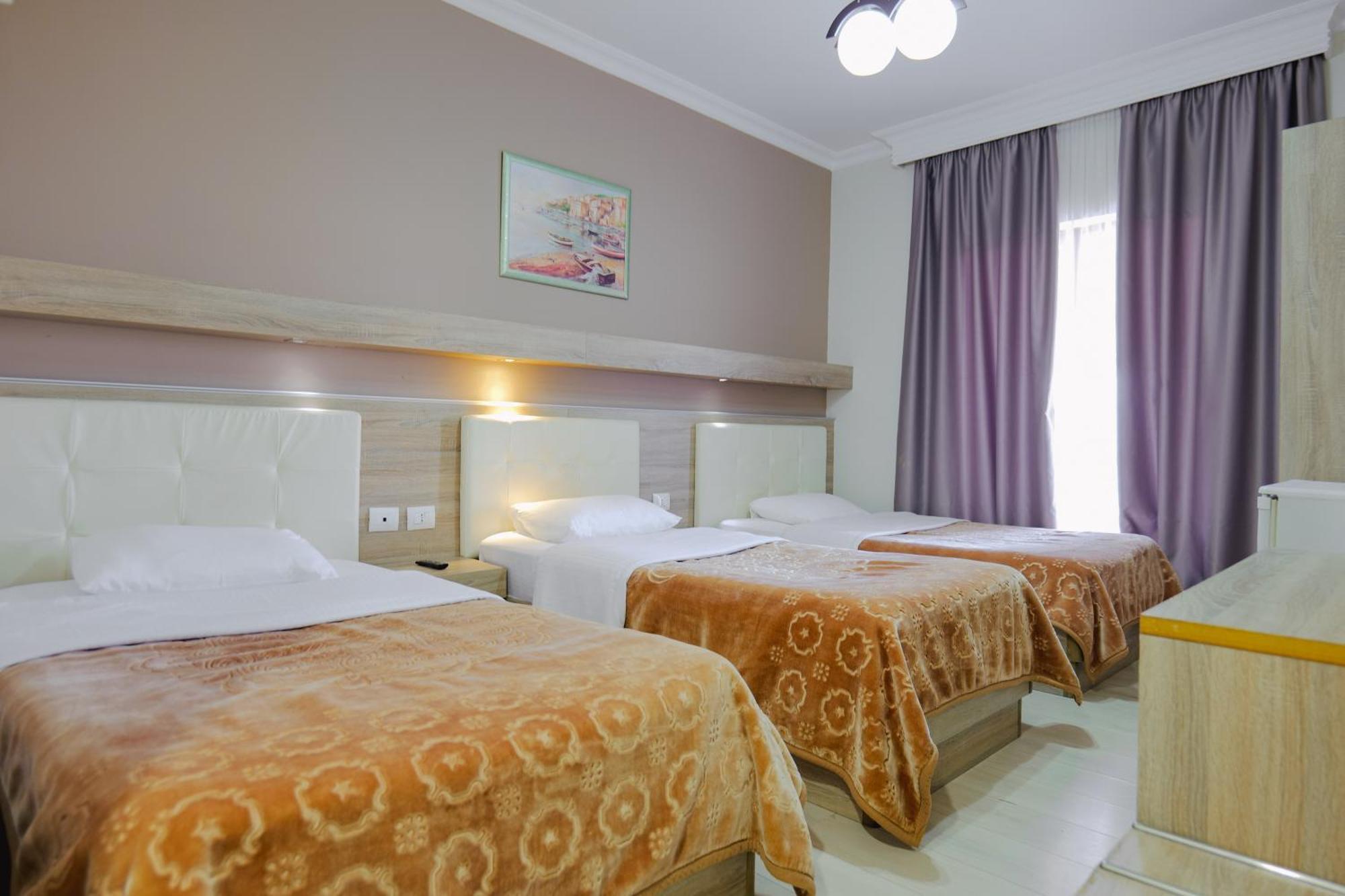 Hotel Mediterrane Sarande Bagian luar foto