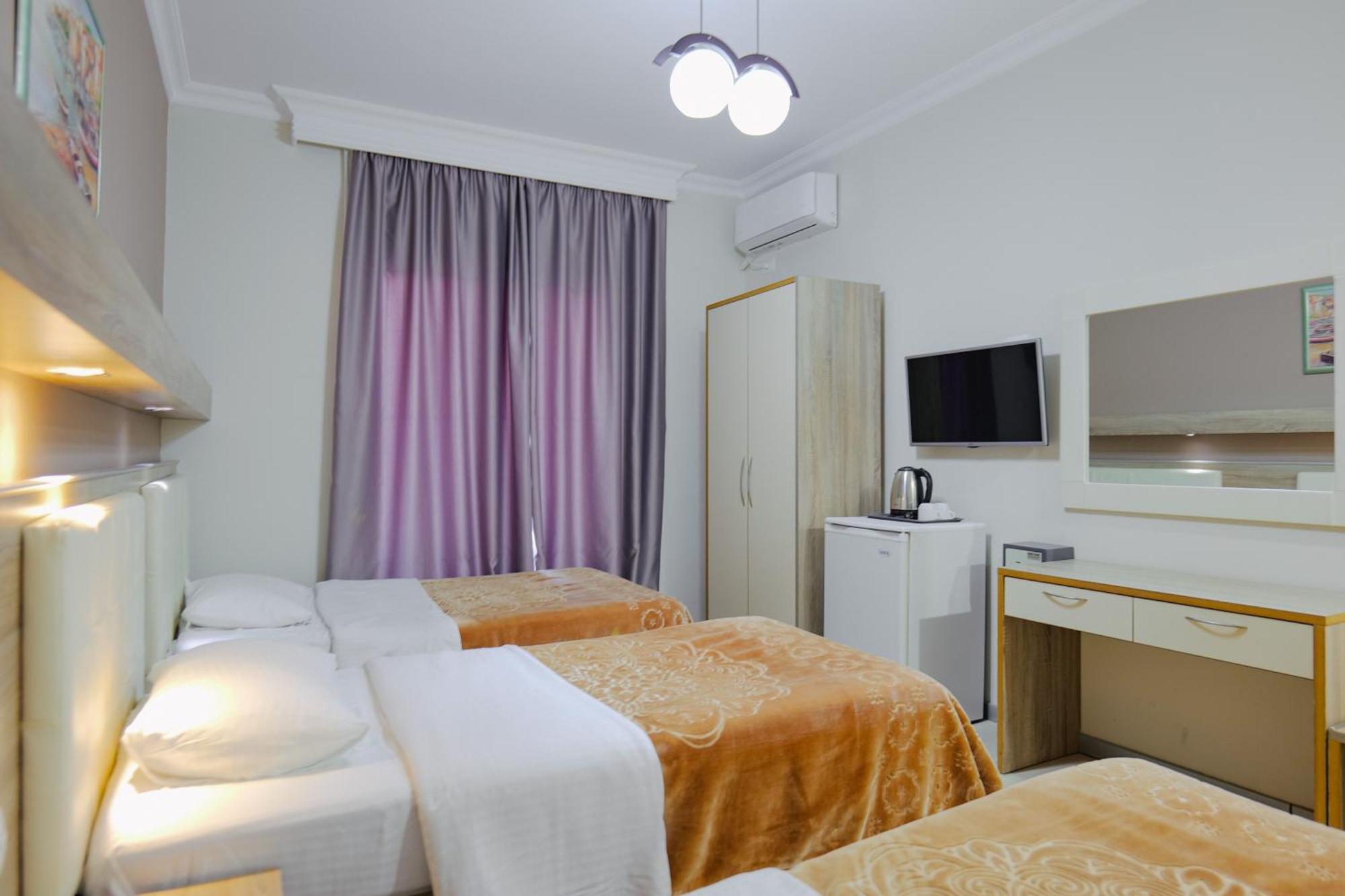 Hotel Mediterrane Sarande Bagian luar foto